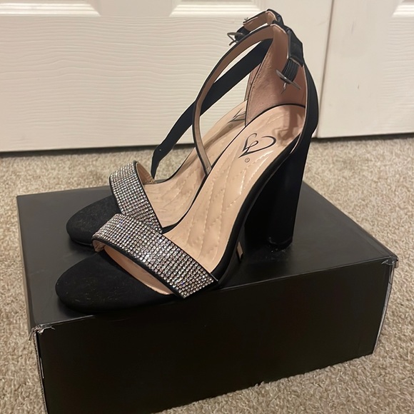 these have only been worn once for about 30 minutes for pictures - Picture 1 of 4